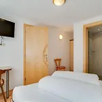 Apartment In Near Lift