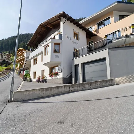 Daire In Near Lift *