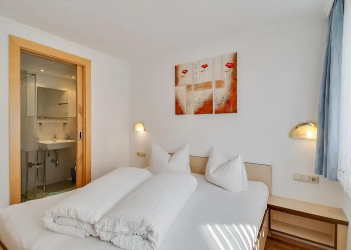 Apartment In Near Lift