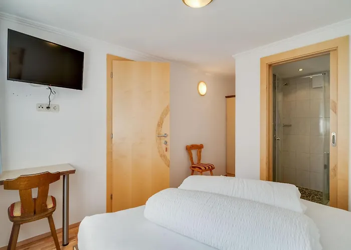 Apartment In Near Lift