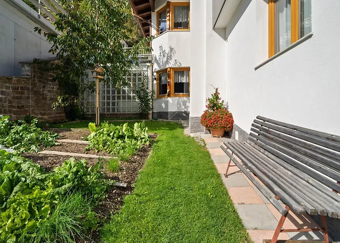 Apartment In Near Lift *